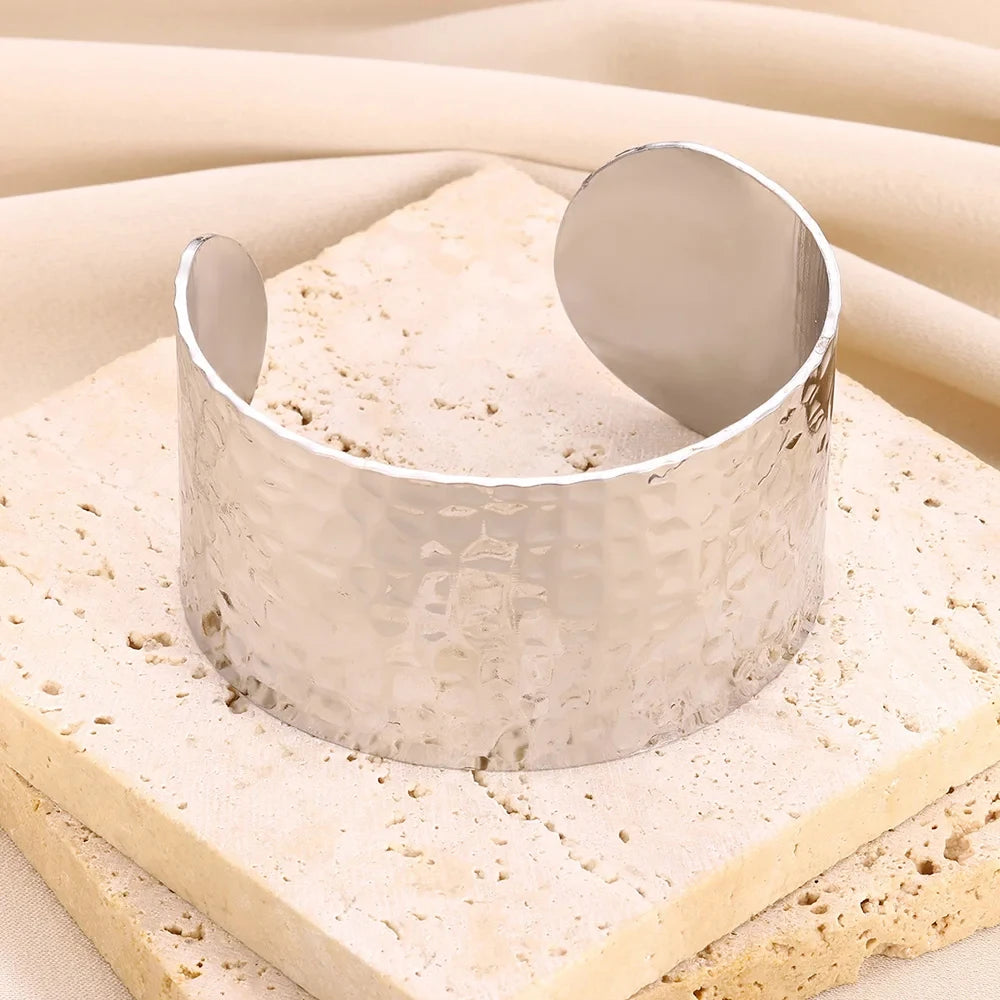 English: Luxury Textured Open Cuff Bracelet – Gold Tone