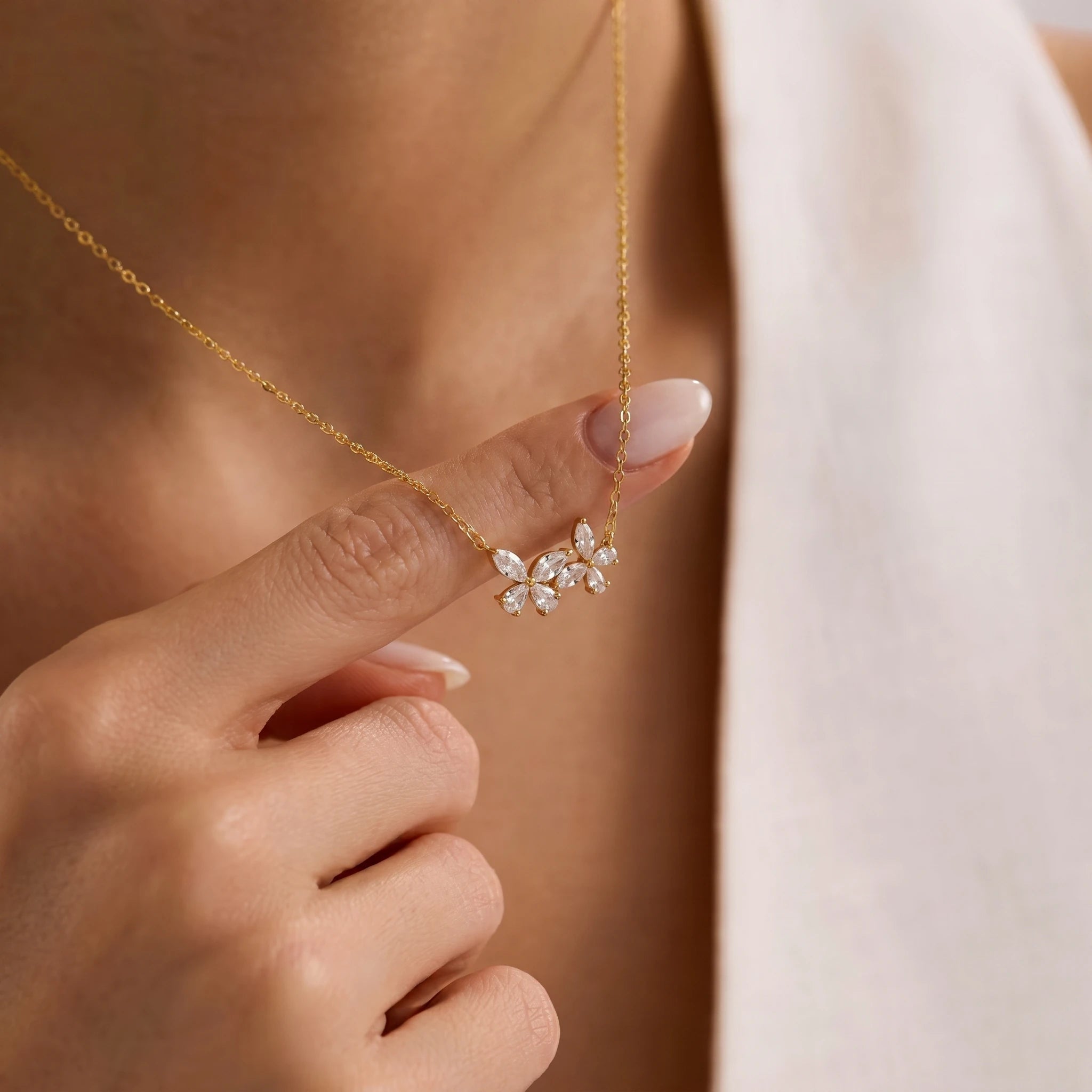 Exquisite Gold Pendant Necklaces