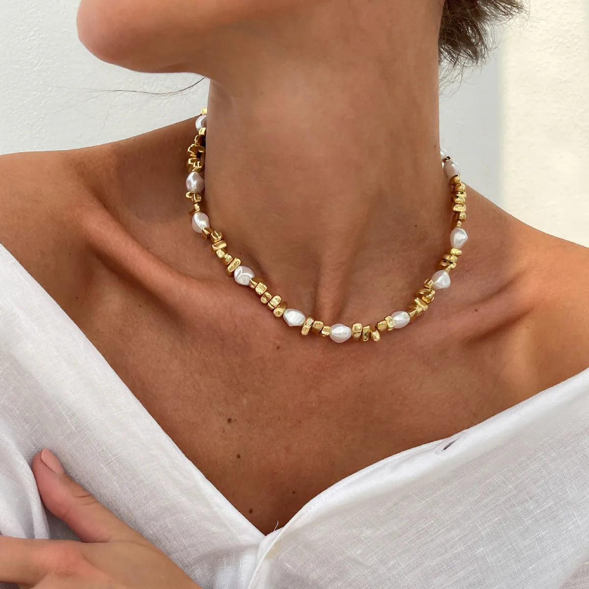 Women’s Pearl Choker Necklace – Gold-Tone Beaded Collar Party Jewelry