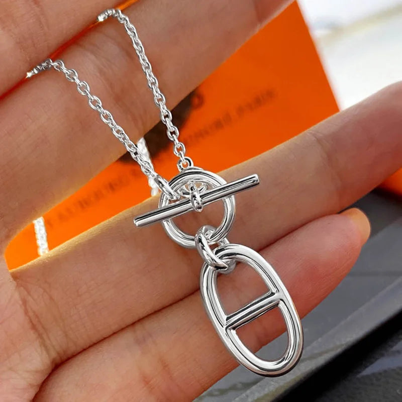 Women’s Minimalist Oval Toggle Pendant Necklace – Elegant Jewelry for Weddings & Parties