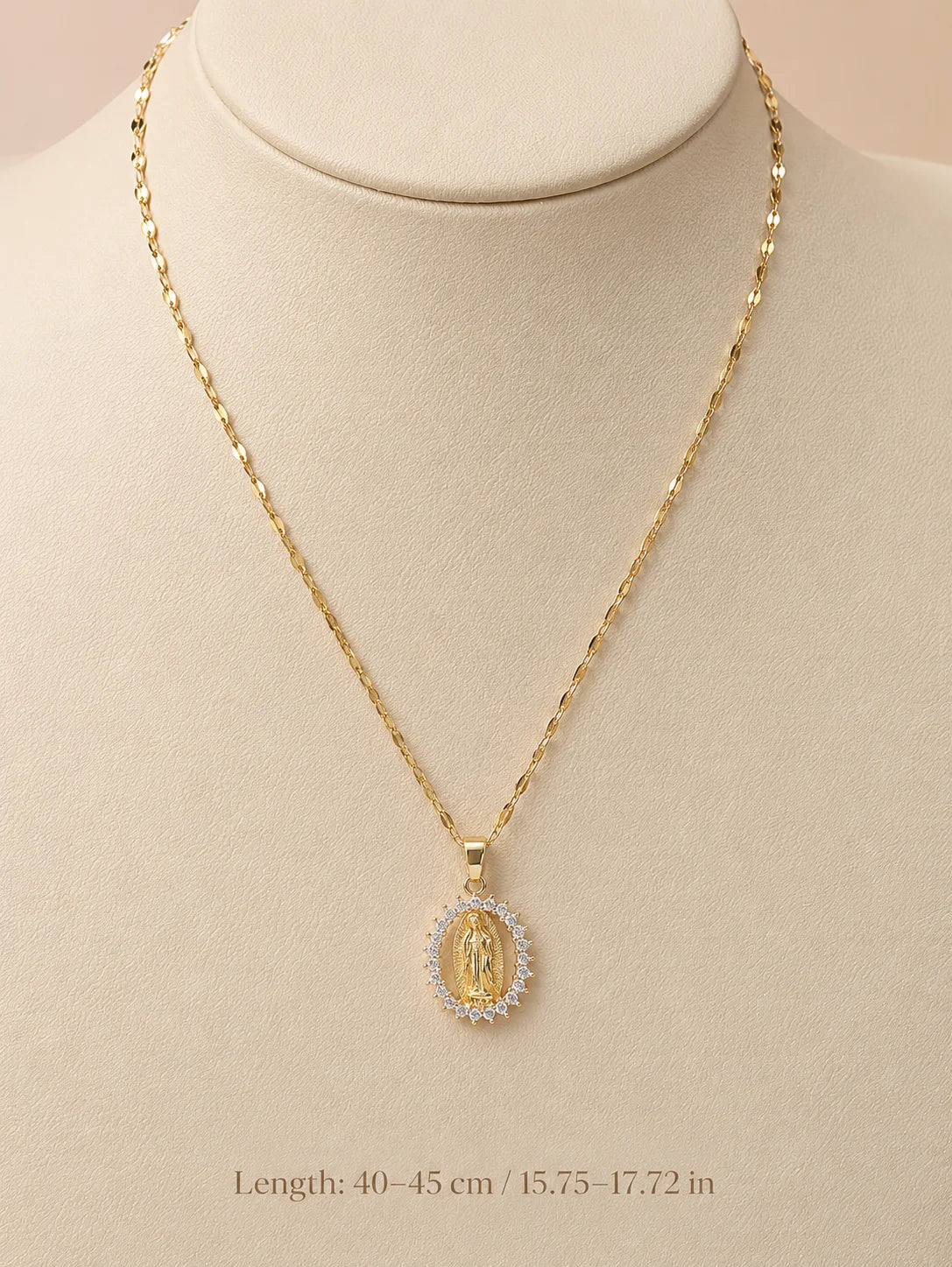 Exquisite Gold Pendant Necklaces