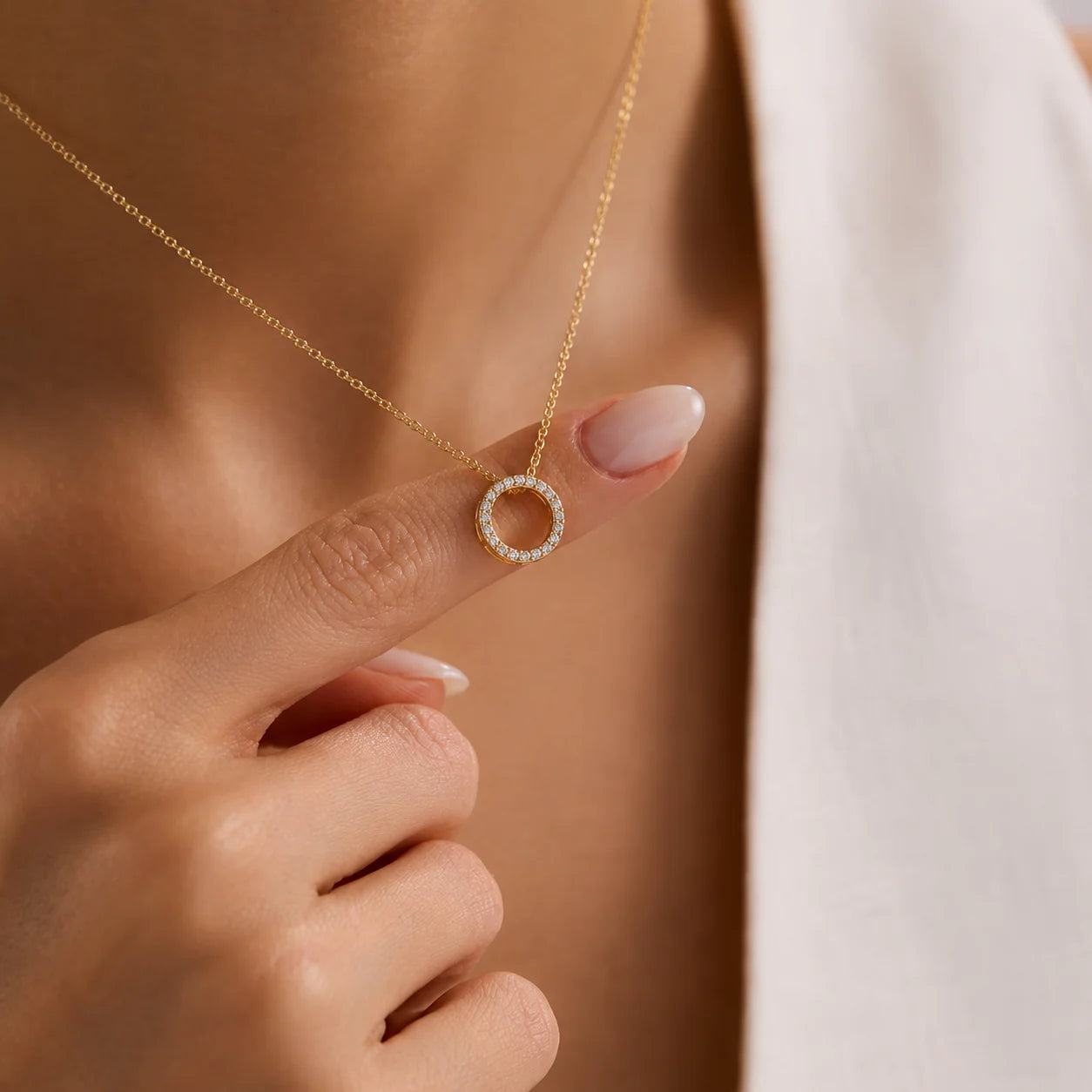 Exquisite Gold Pendant Necklaces