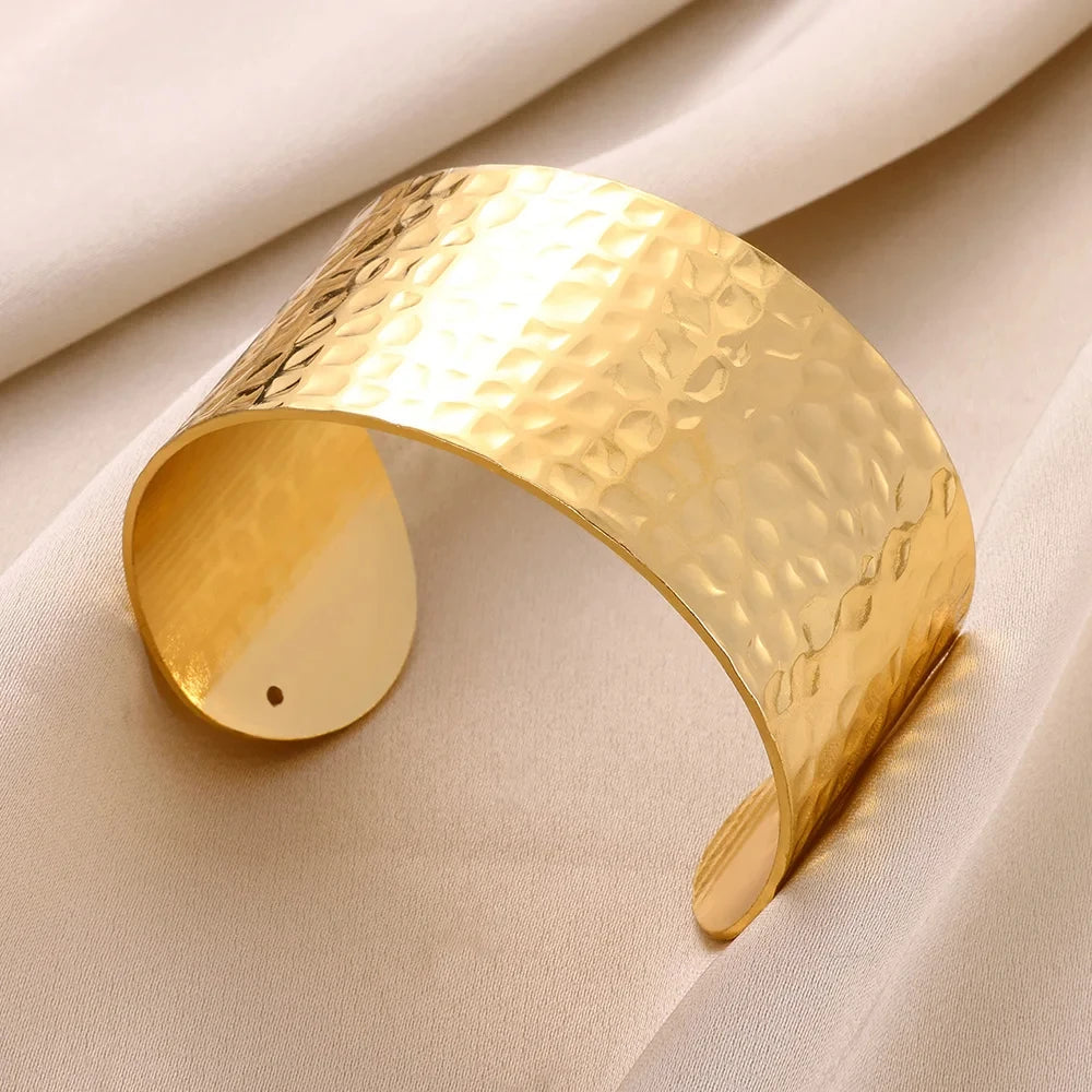 English: Luxury Textured Open Cuff Bracelet – Gold Tone
