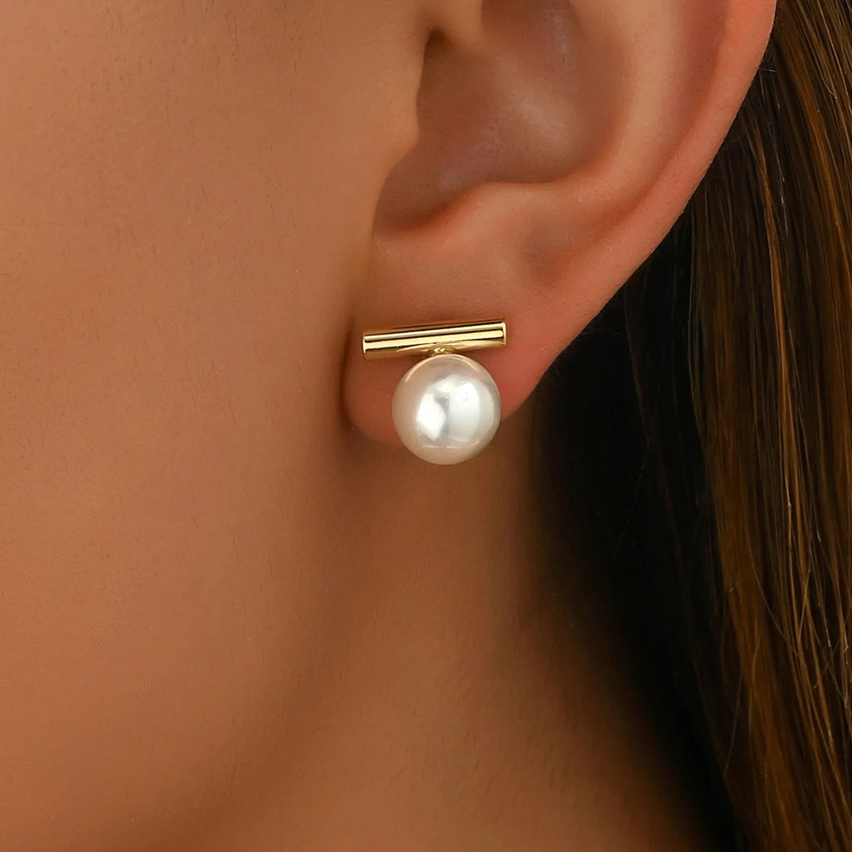 Women’s Pearl Stud Earrings – Elegant Gold-Tone Fashion Jewelry