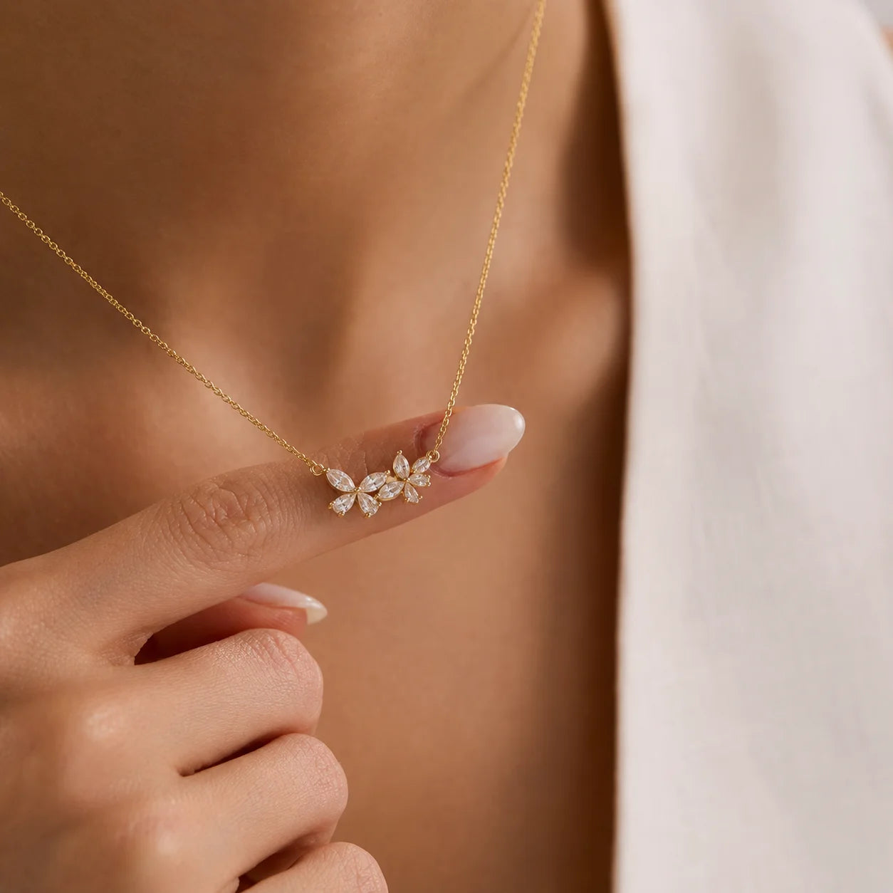 Exquisite Gold Pendant Necklaces