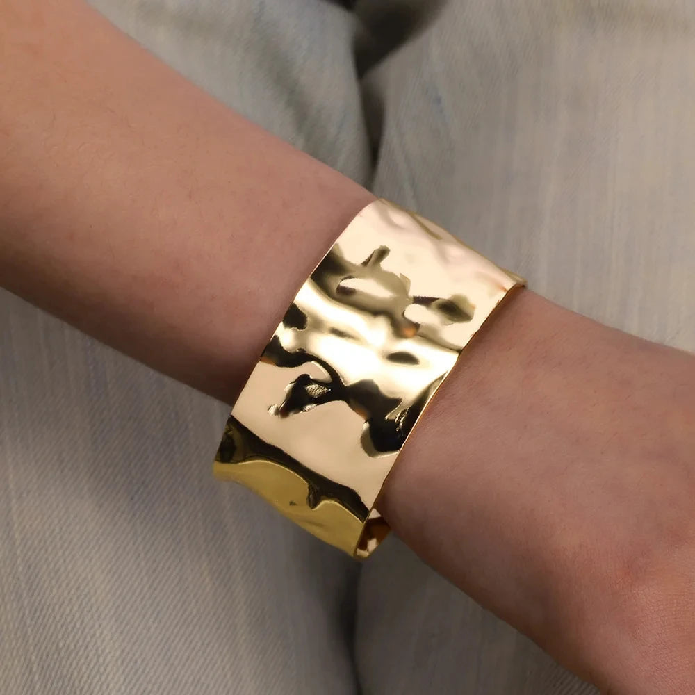 English: Luxury Textured Open Cuff Bracelet – Gold Tone