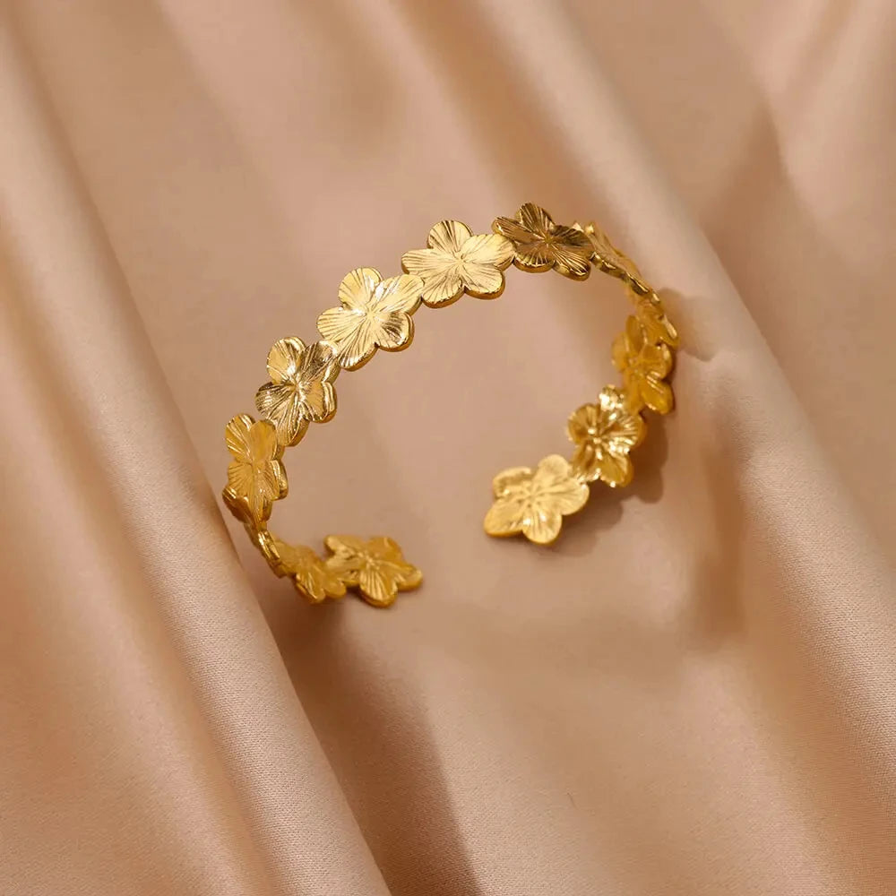 English: Luxury Textured Open Cuff Bracelet – Gold Tone