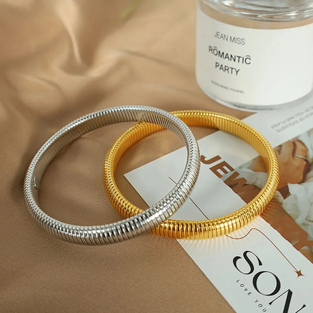 18K Gold-Plated Stainless Steel Stretch Bracelet for Women – Waterproof Retro Design