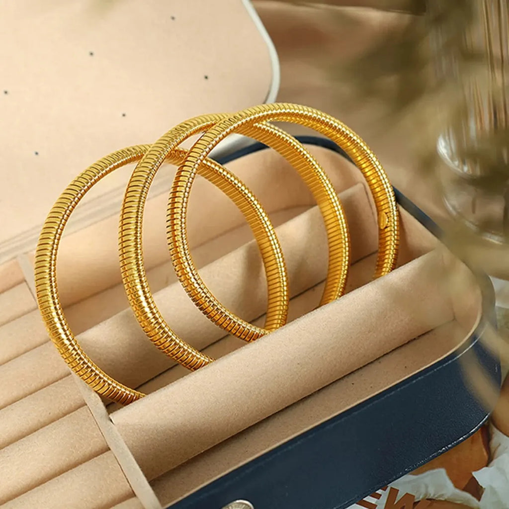 18K Gold-Plated Stainless Steel Stretch Bracelet for Women – Waterproof Retro Design
